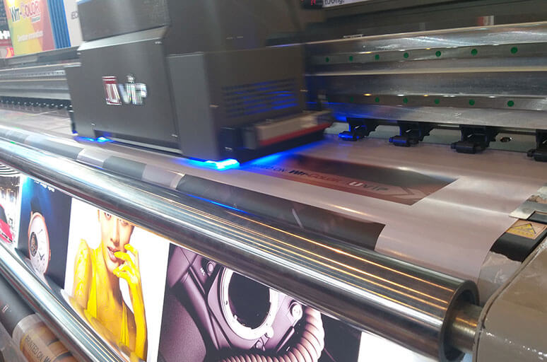 Máy in uv U VIP hoat động tại triển lãm Vietad2019