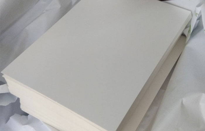 Giấy ivory có độ dày và độ đàn hồi tốt