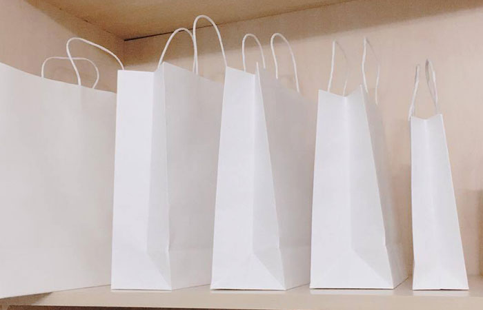 Giấy Kraft trắng dùng làm túi đựng đồ rất sang trọng