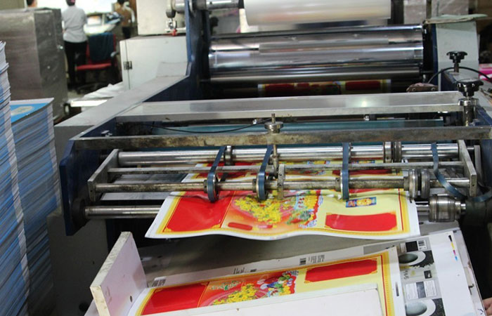 Hình ảnh máy in flexo đang hoạt động